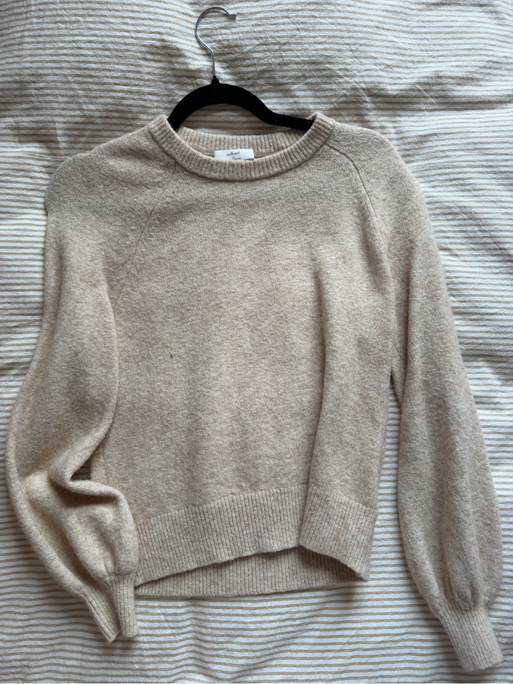 Aritzia Women’s Cream Crewneck Cashmere Sweater